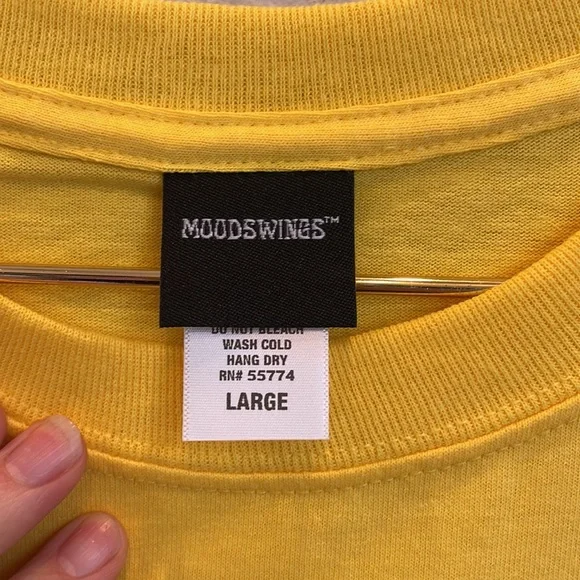 NEW Moodswings ‘Love Is F*cked Up’ Short Sleeve T-Shirt Size Large - Picture 3 of 5